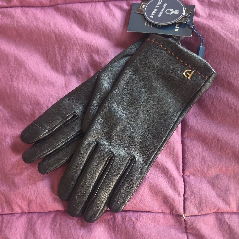 Soft Black Leather Cole Haan Touchscreen Gloves With 100% Silk Lining Size L NWT - Picture 3 of 12